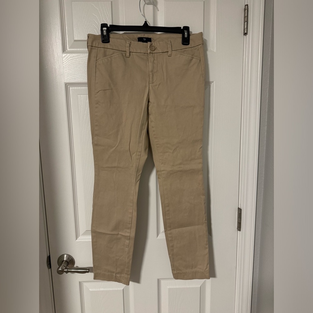Gap Women’s Tan Chino Pants in size 4R